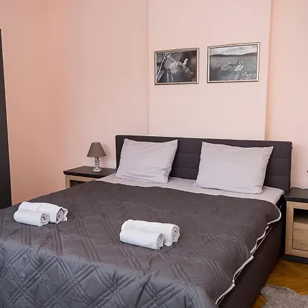 Apartment Two Bedroom Retreat I Near Municipality