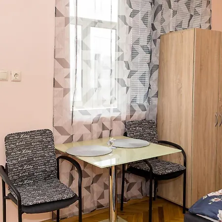 Apartment Two Bedroom Retreat I Near Municipality